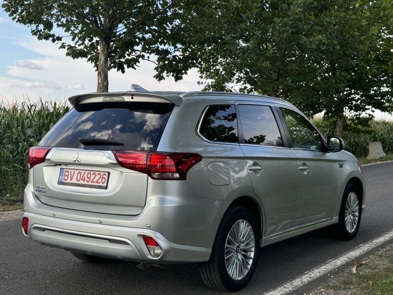 
								Mitsubishi Outlander 2.4 4WD Plug-In Hybrid Diamant+ full									
