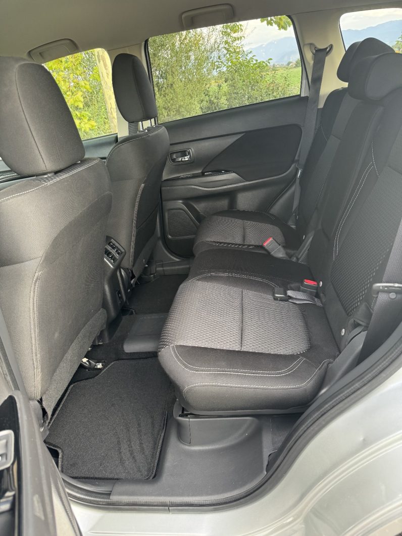 
								Mitsubishi Outlander 2.4 4WD Plug-In Hybrid Diamant+ full									