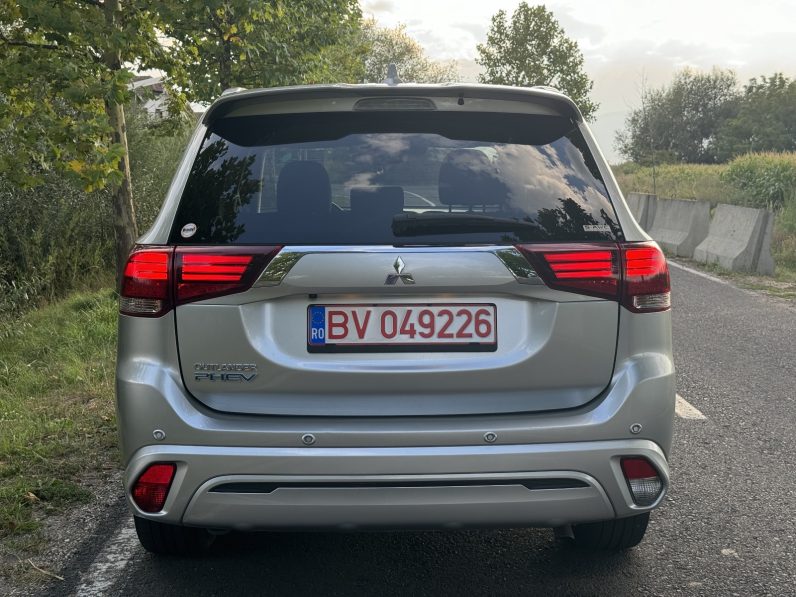 
								Mitsubishi Outlander 2.4 4WD Plug-In Hybrid Diamant+ full									