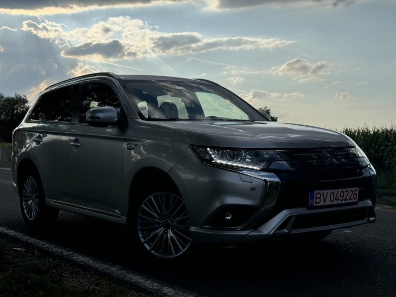 
								Mitsubishi Outlander 2.4 4WD Plug-In Hybrid Diamant+ full									