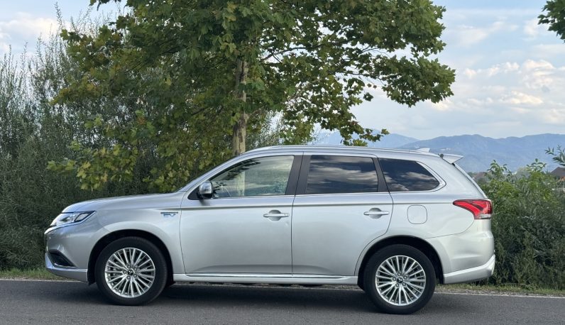 
								Mitsubishi Outlander 2.4 4WD Plug-In Hybrid Diamant+ full									