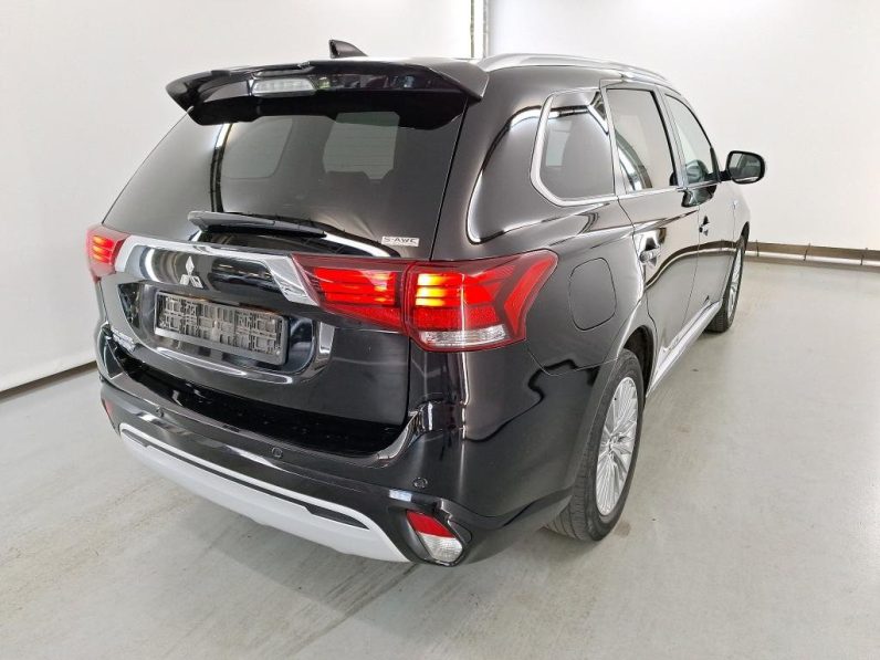 
								Mitsubishi Outlander 2.4i Business – Tracțiune integrală – Hibrid – Automatic – 135 hp – 181.940 km full									