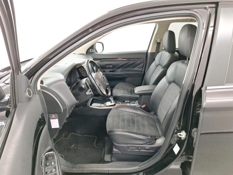 
								Mitsubishi Outlander 2.4i Business – Tracțiune integrală – Hibrid – Automatic – 135 hp – 181.940 km full									