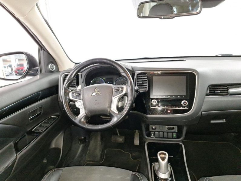 
								Mitsubishi Outlander 2.4i Business – Tracțiune integrală – Hibrid – Automatic – 135 hp – 181.940 km full									