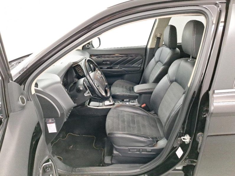 
								Mitsubishi Outlander 2.4i Business – Tracțiune integrală – Hibrid – Automatic – 135 hp – 181.940 km full									